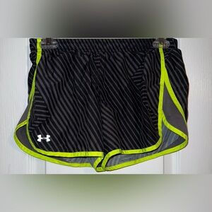 Under Armour Like New black/green Athletic Printed Shorts